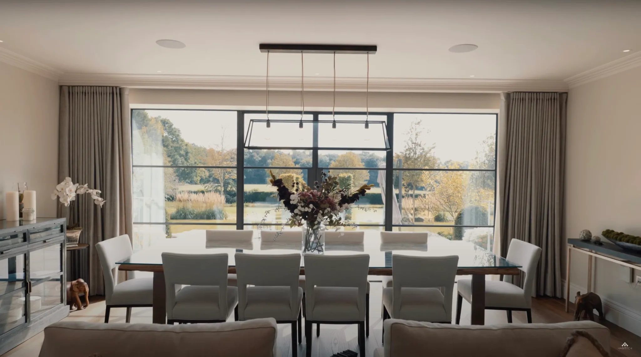 Elegant dining room with designer details